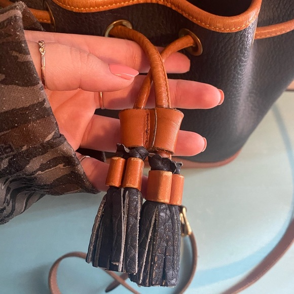 VINTAGE Dooney and Bourke Drawstring Bucket Bag ❀ - Picture 2 of 5